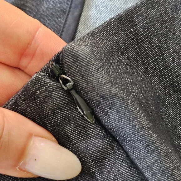 St. John Sport Women's Cropped Denim Side Zip Jean's Pants Black Denim size 12 - Picture 5 of 14